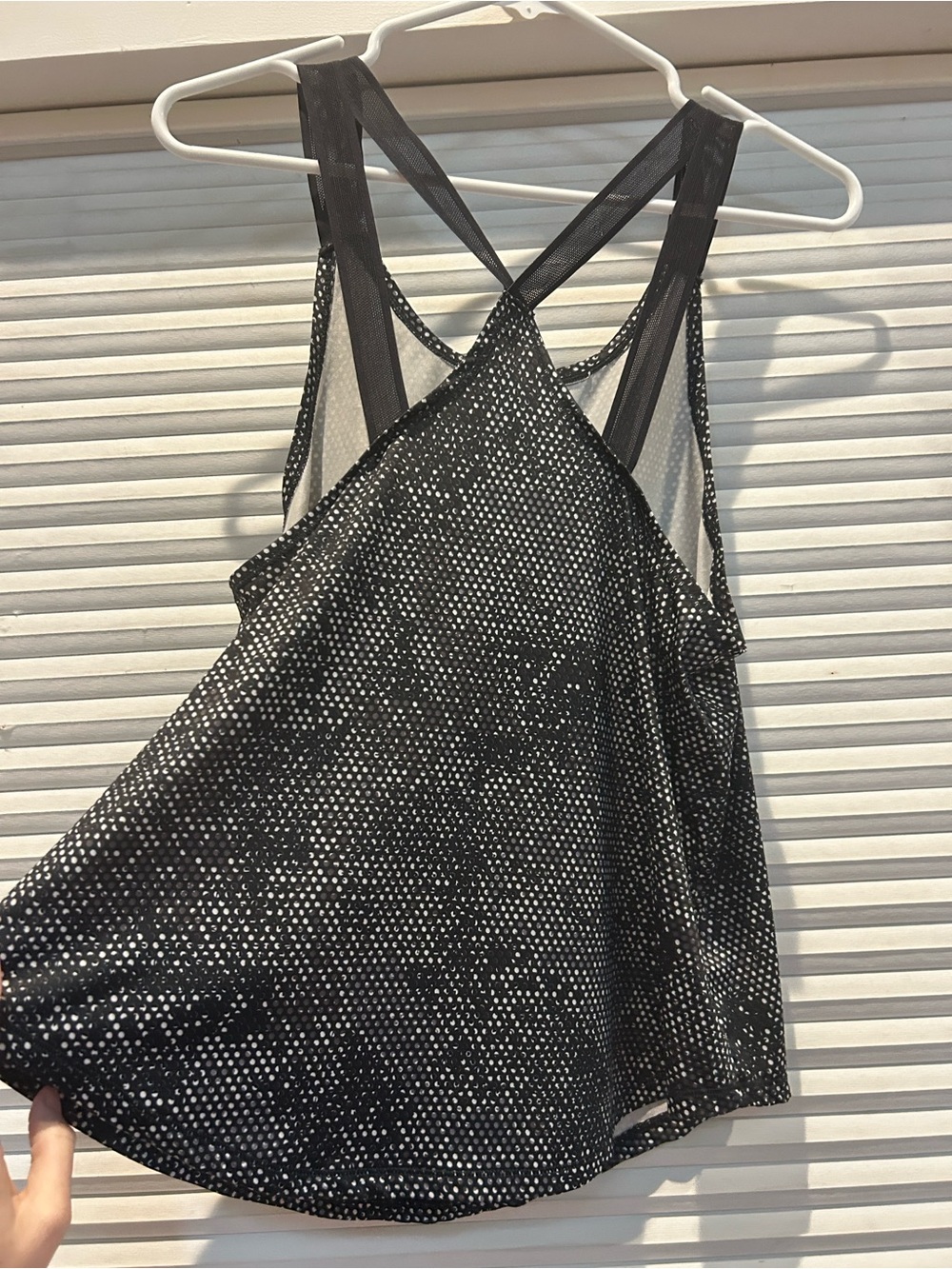 Under Armour Black and White Flowy Mesh Strap Tank | Size L